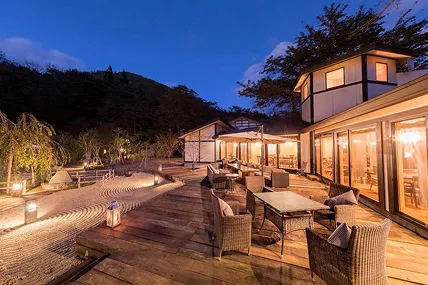 To the Dakigaeri Valley