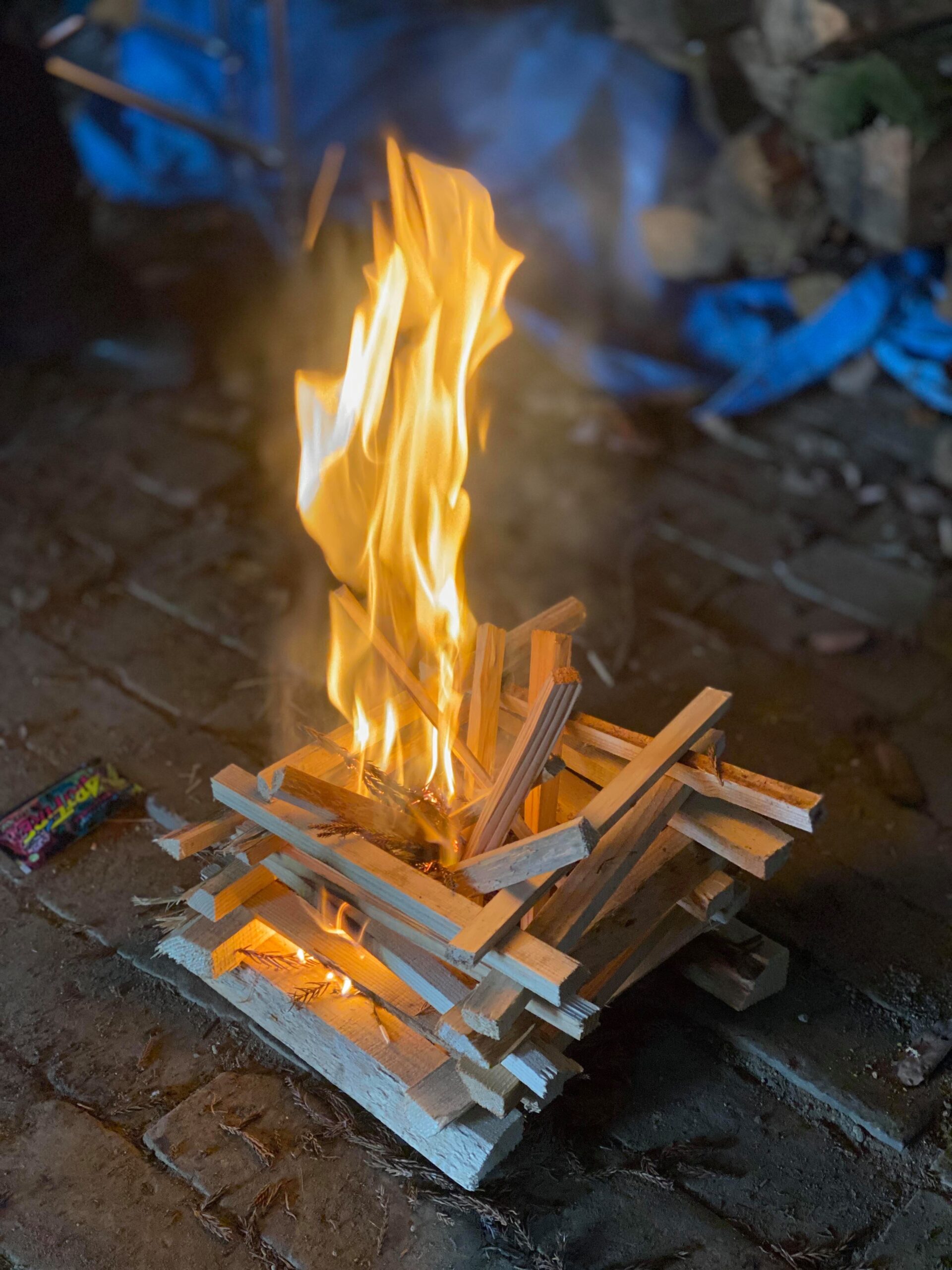 Even one person, even everyone. If you enclose the fire, flow out even socializing is also thinking.