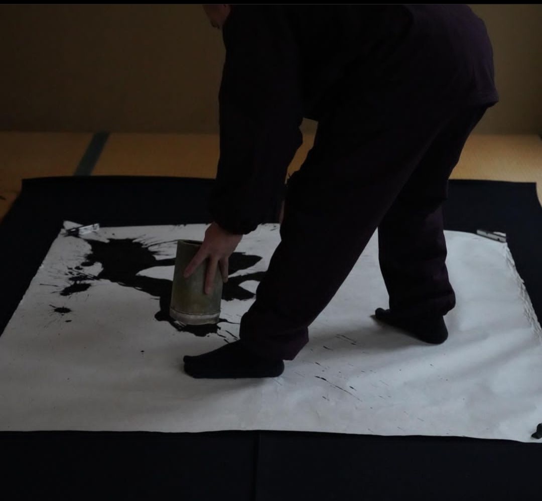 เรายังมอบประสบการณ์การเขียนพู่กันในธรรมชาติ