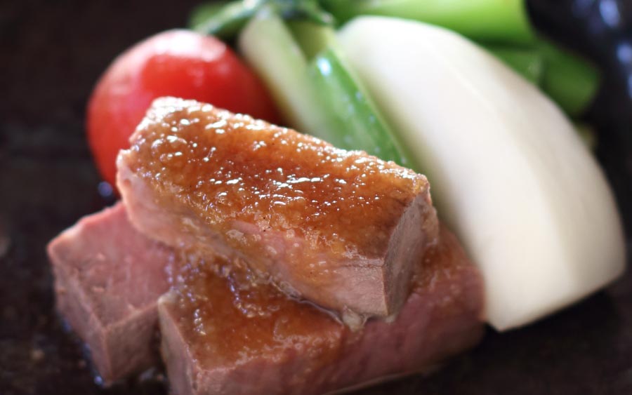 We recommend the creative Japanese kaiseki course, which uses plenty of local ingredients.