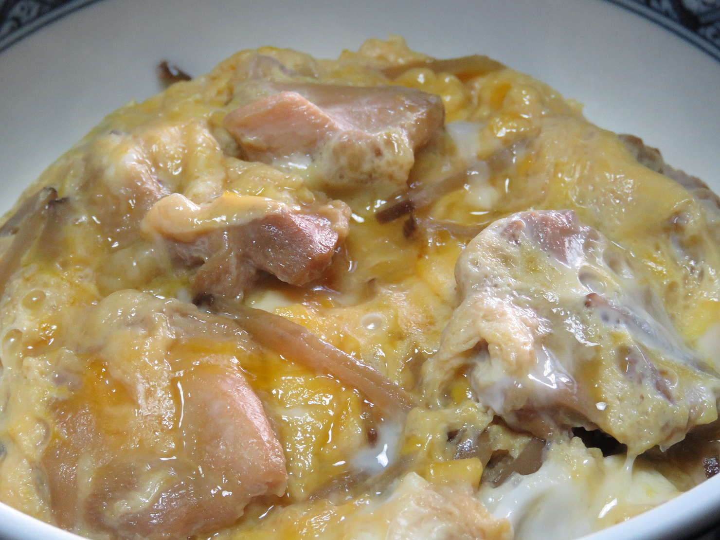 Inaho-style Hinai chicken bowl (collaboration of Hinai chicken and yellowtail gakko)